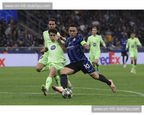 巅峰对决：当黑白琴弦遇上红蓝节拍，尤文与巴萨的中场博弈史诗